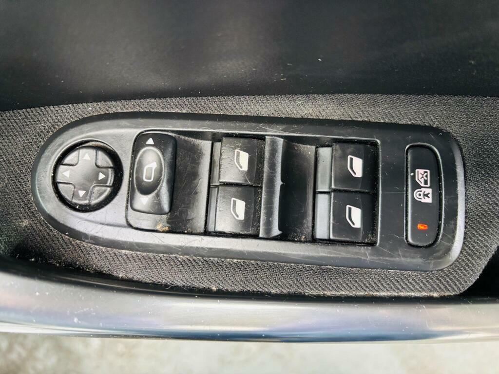Peugeot 308 Hatchback Black #15