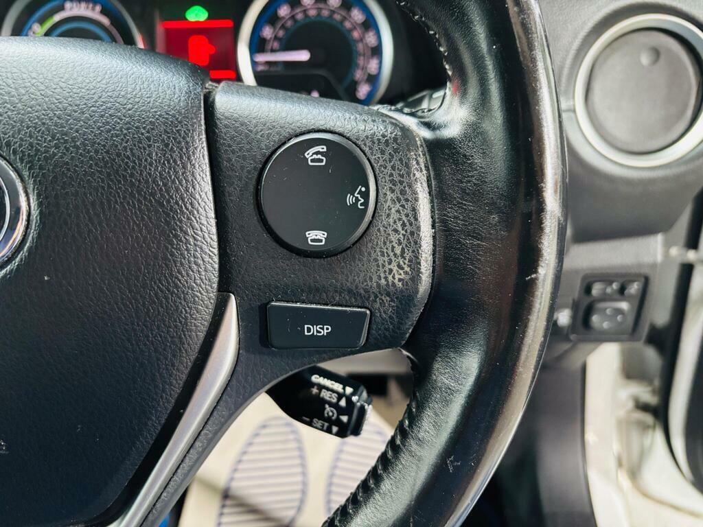 Toyota Auris Auris Excel D-4d White #17