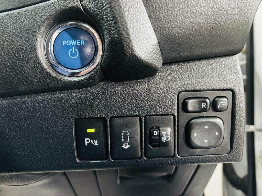 Toyota Auris Auris Excel D-4d White #16