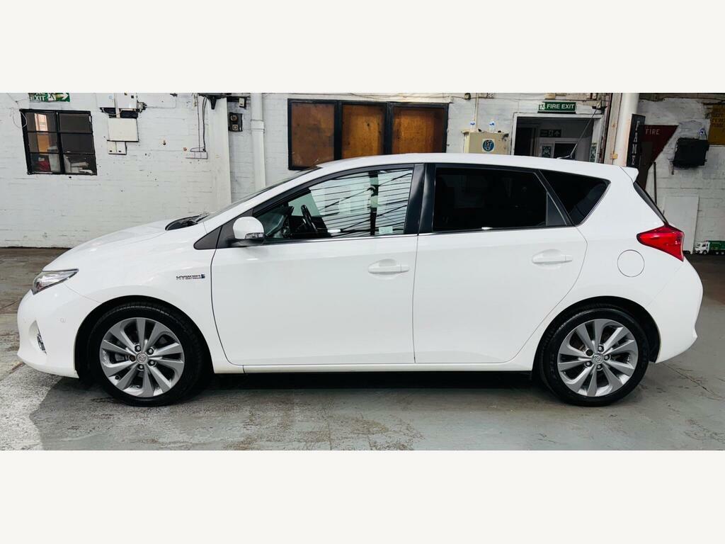 Toyota Auris Auris Excel D-4d White #8
