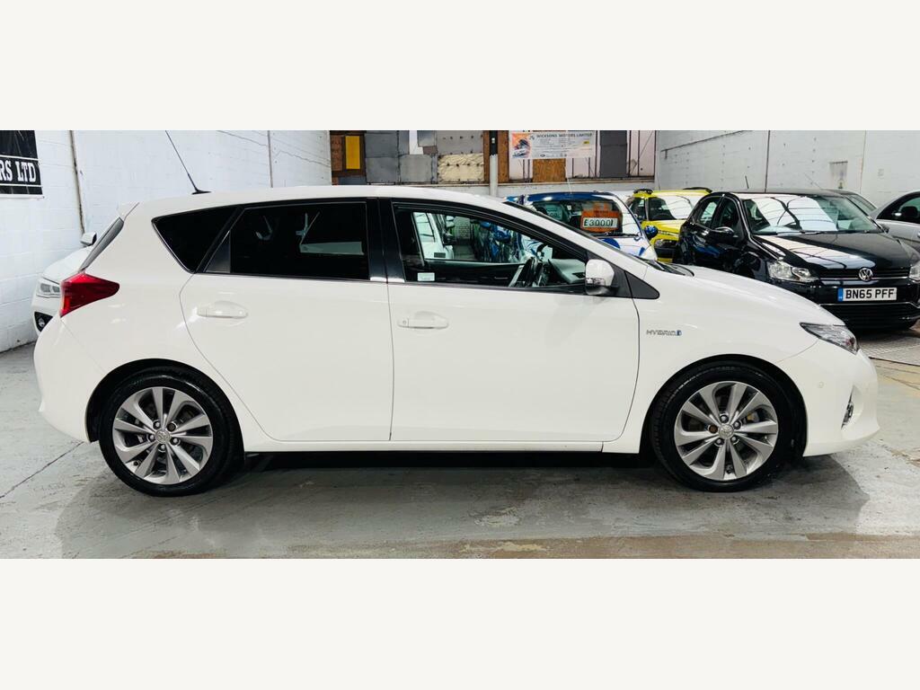 Toyota Auris Auris Excel D-4d White #7