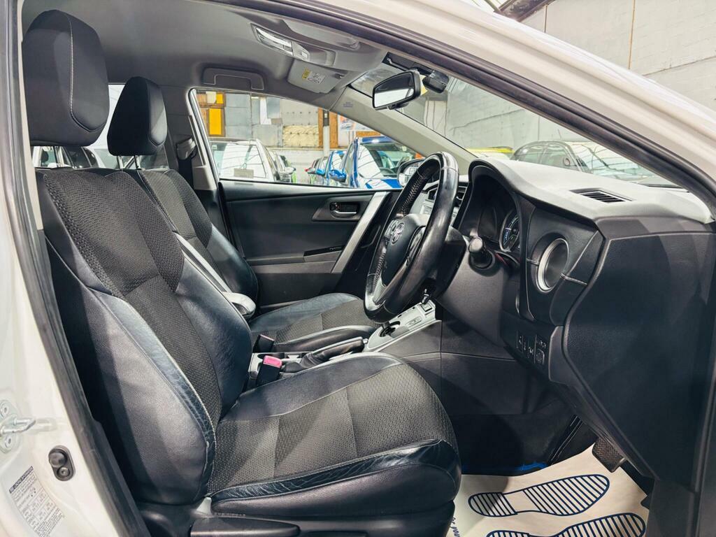 Toyota Auris Auris Excel D-4d White #11