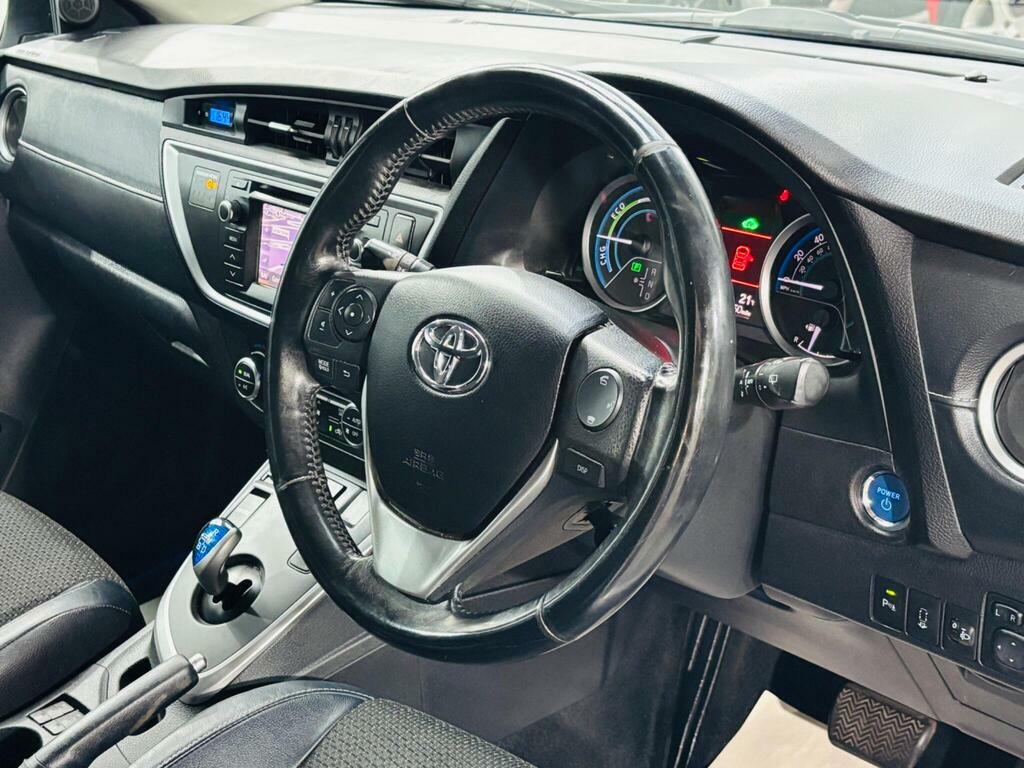 Toyota Auris Auris Excel D-4d White #10