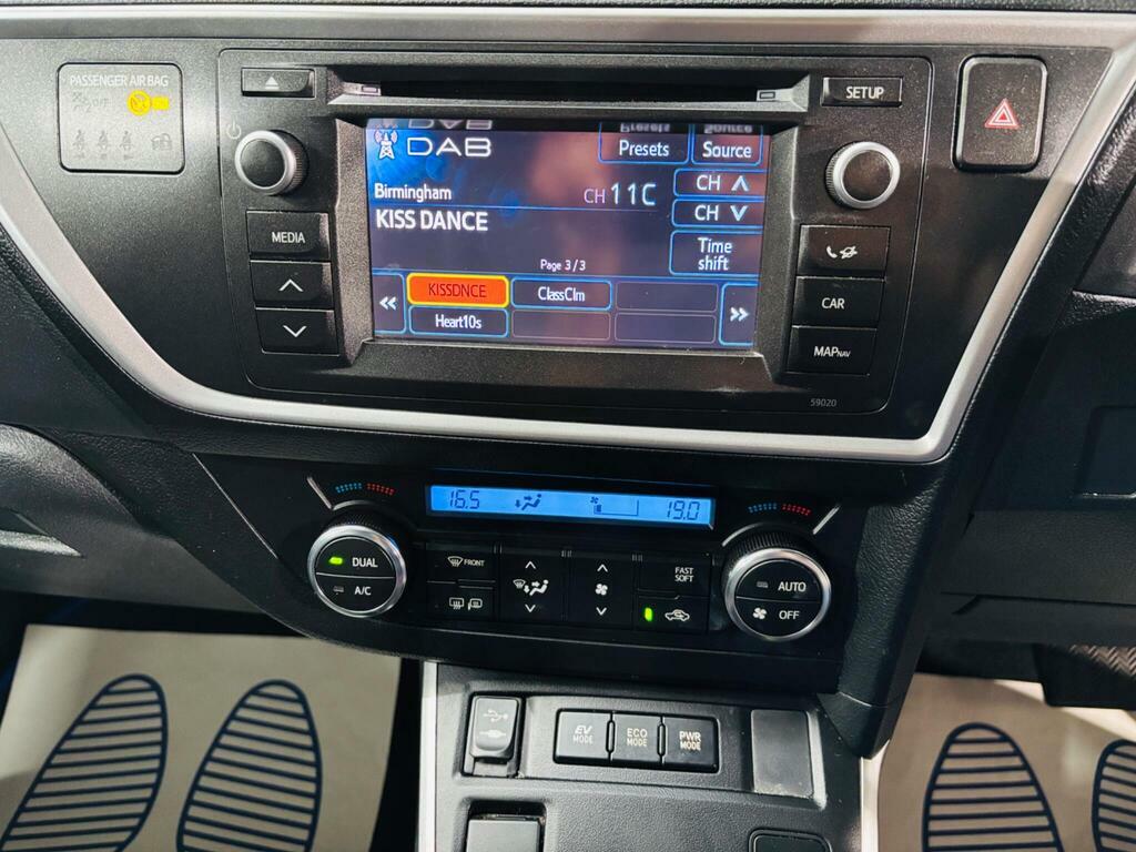 Toyota Auris Auris Excel D-4d White #20