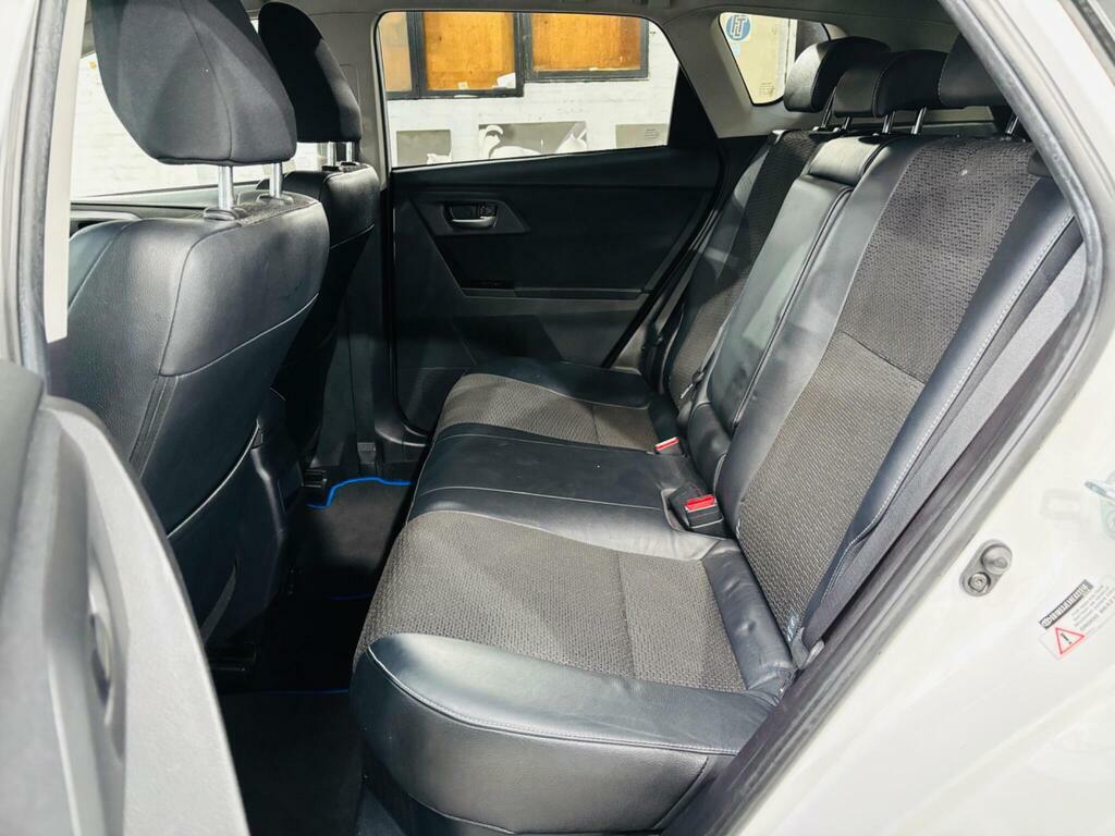Toyota Auris Auris Excel D-4d White #14