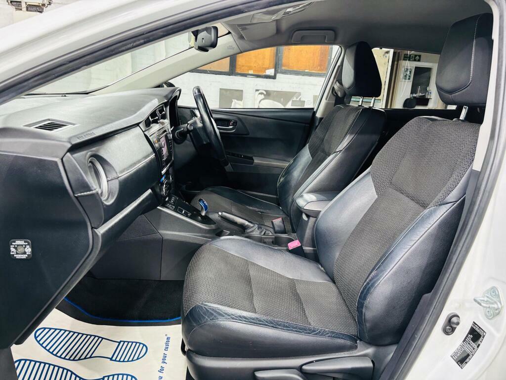 Toyota Auris Auris Excel D-4d White #13