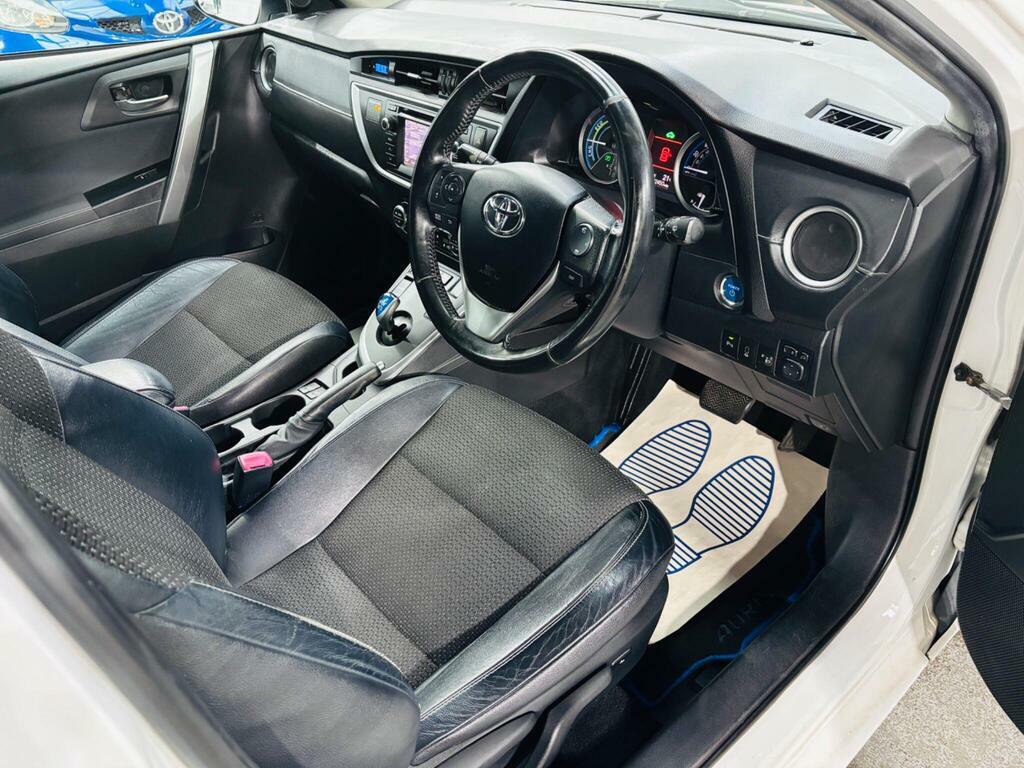 Toyota Auris Auris Excel D-4d White #9