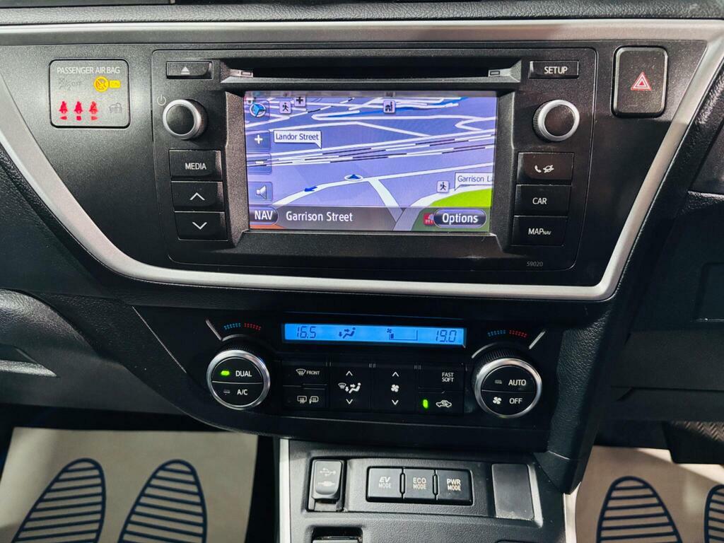 Toyota Auris Auris Excel D-4d White #19