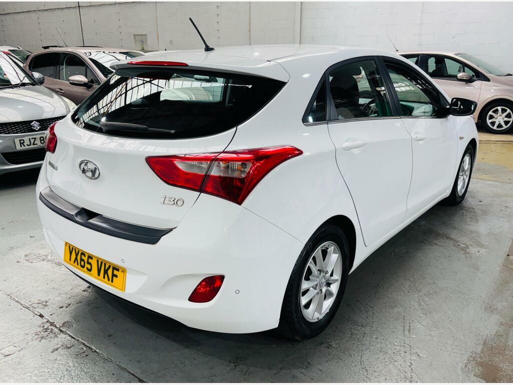 Hyundai I30 1.6 Crdi Blue Drive Se Euro 6 S S White #4