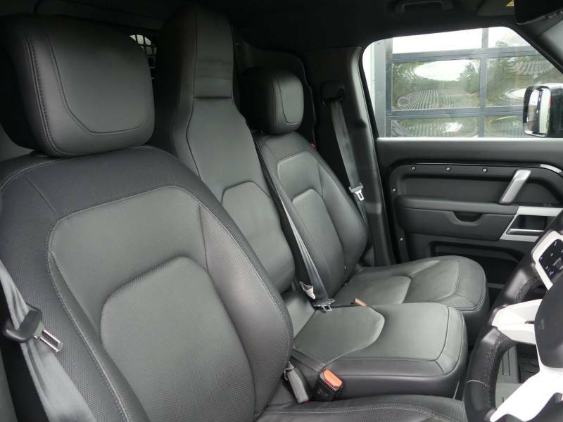 Land Rover Defender 110 3.0 D300 Hard Top X-dynamic Hse 3 Seat - 20 Black