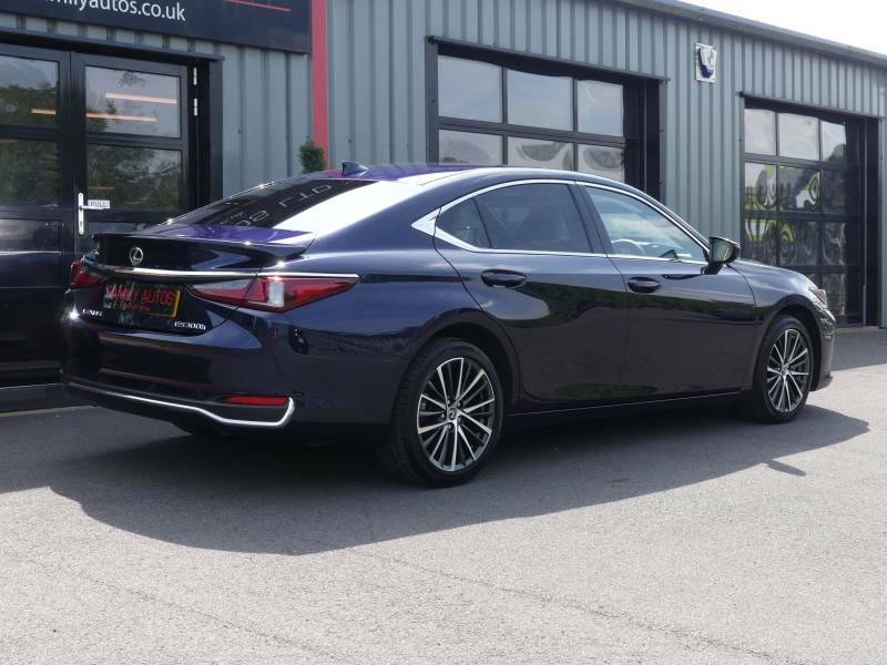 Lexus ES 2.5 300H Premium Edition Saloon Hybrid White #7