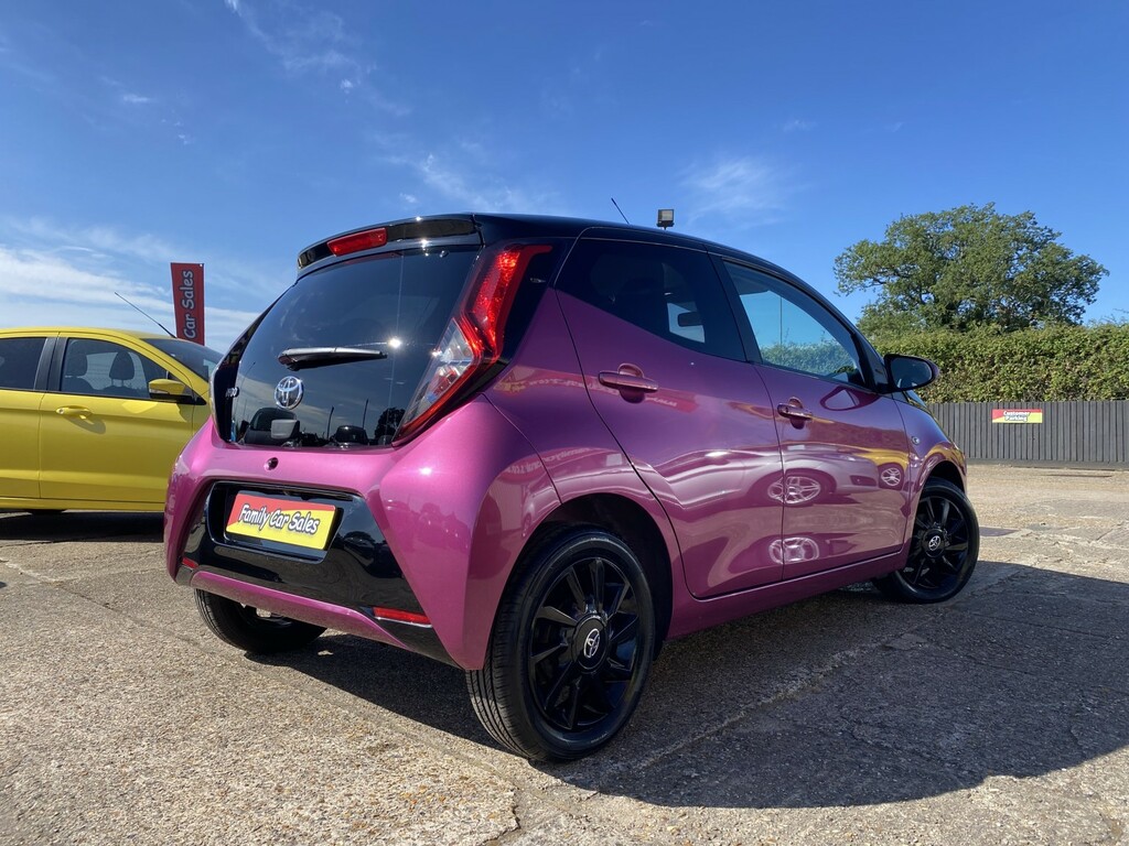 Toyota Aygo 1.0 Vvt-i X-cite Purple #3