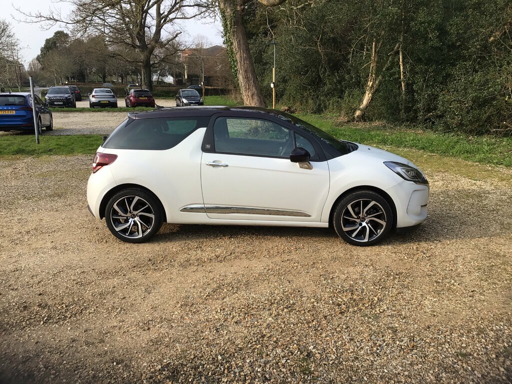 Citroen DS3 1.2 Puretech Givenchy Le Makeup Hatchback Petr White #3