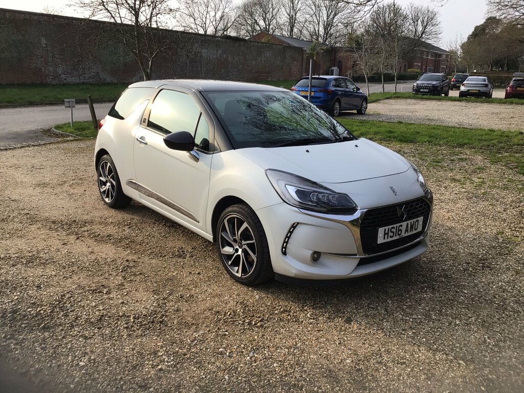 Citroen DS3 1.2 Puretech Givenchy Le Makeup Hatchback Petr White
