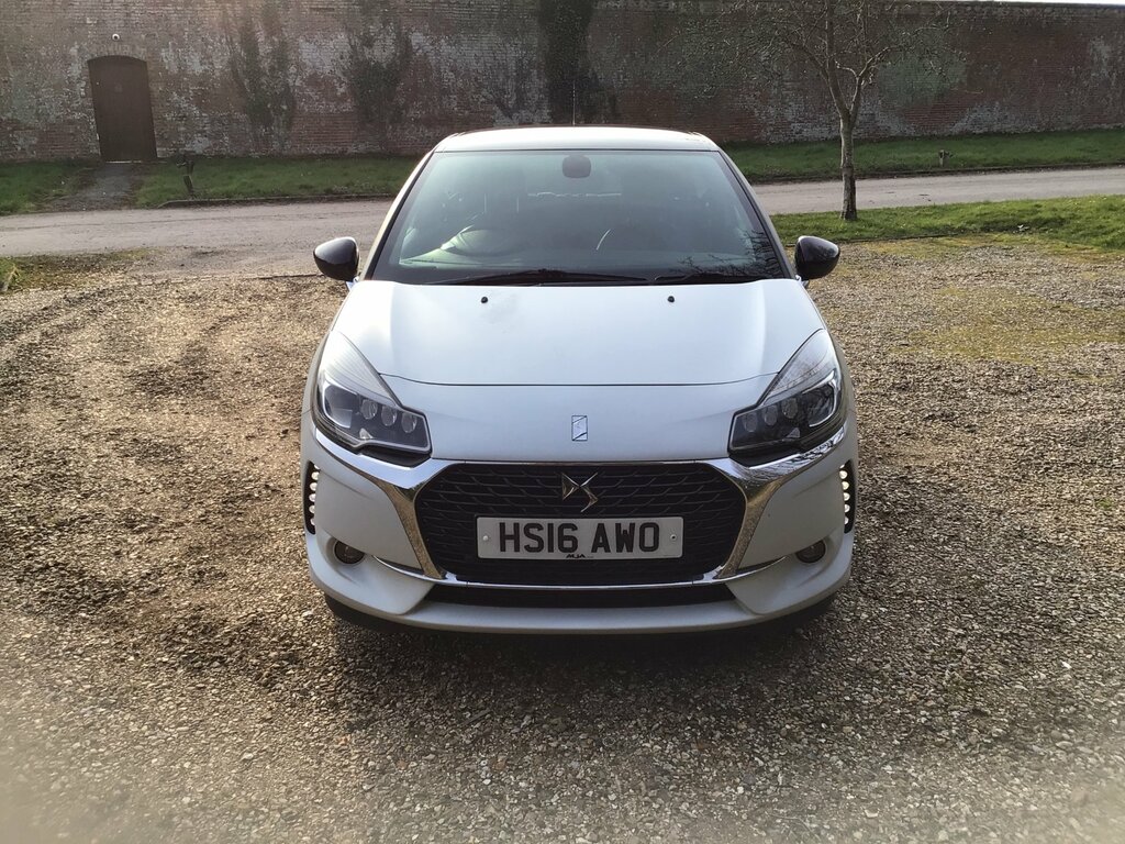 Citroen DS3 1.2 Puretech Givenchy Le Makeup Hatchback Petr White #5