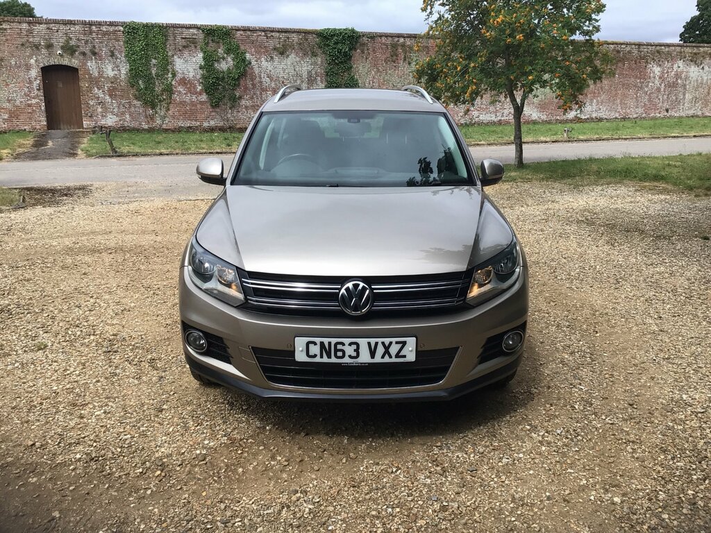 Volkswagen Tiguan 2.0 Tdi Bluemotion Tech Se Suv Dsg 4Wd Beige #4