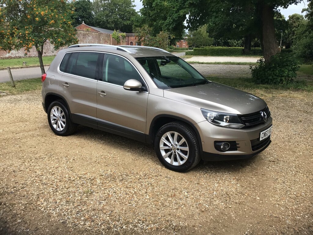 Volkswagen Tiguan 2.0 Tdi Bluemotion Tech Se Suv Dsg 4Wd Beige #2
