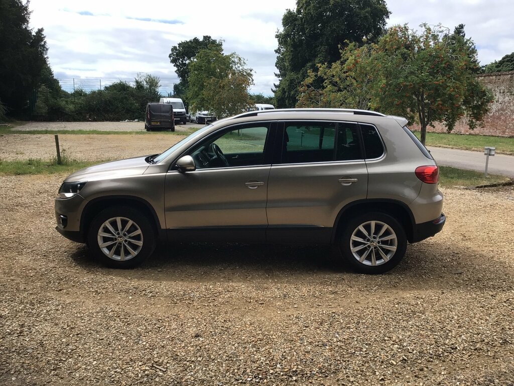 Volkswagen Tiguan 2.0 Tdi Bluemotion Tech Se Suv Dsg 4Wd Beige #6