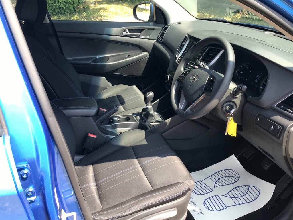 Hyundai Tucson Black #12