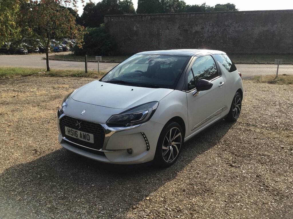DS DS 3 1.2 Puretech Givenchy Le Makeup Hatchback Petr White #5