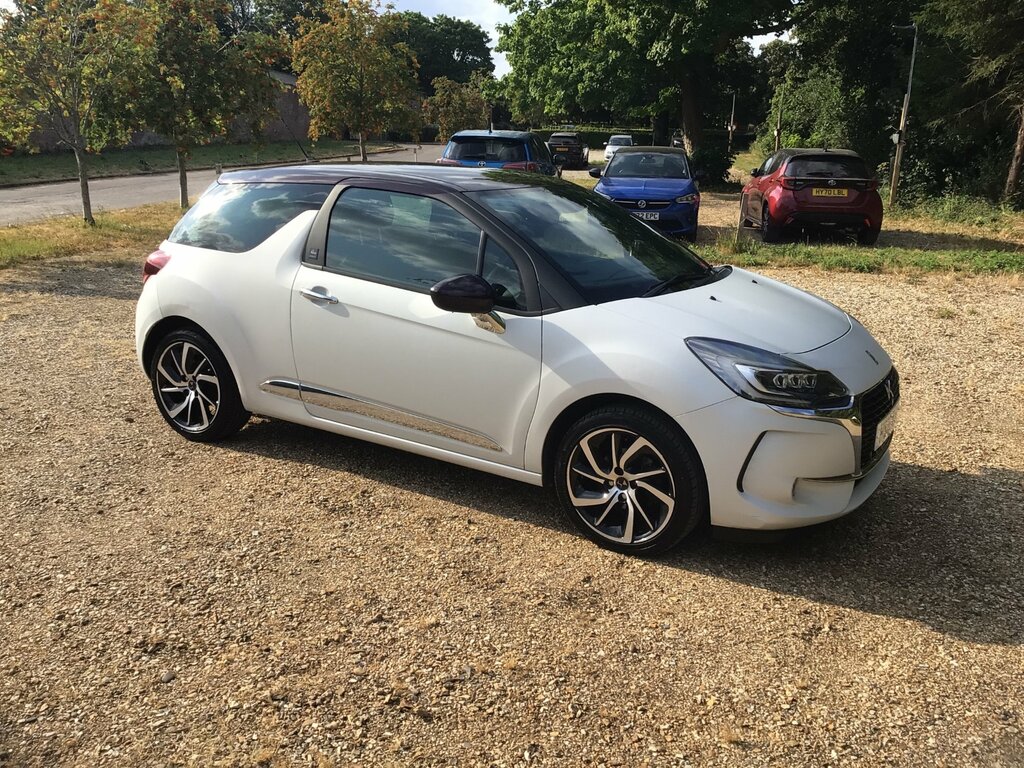 DS DS 3 1.2 Puretech Givenchy Le Makeup Hatchback Petr White #2