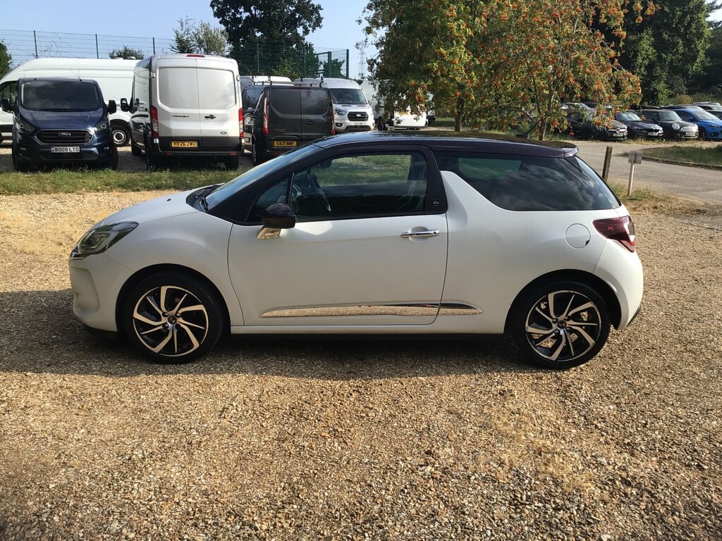 DS DS 3 1.2 Puretech Givenchy Le Makeup Hatchback Petr White #6