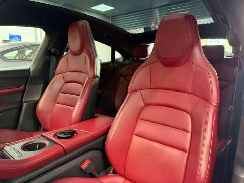Porsche Taycan Performance Plus 93.4Kwh Black #5
