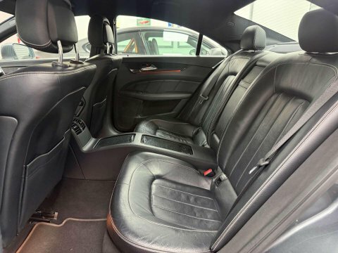 Mercedes-Benz CLS Saloon White #32