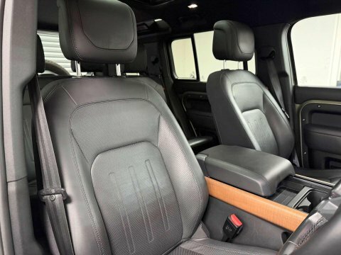 Land Rover Defender 3.0 P400 Mhev Green #6