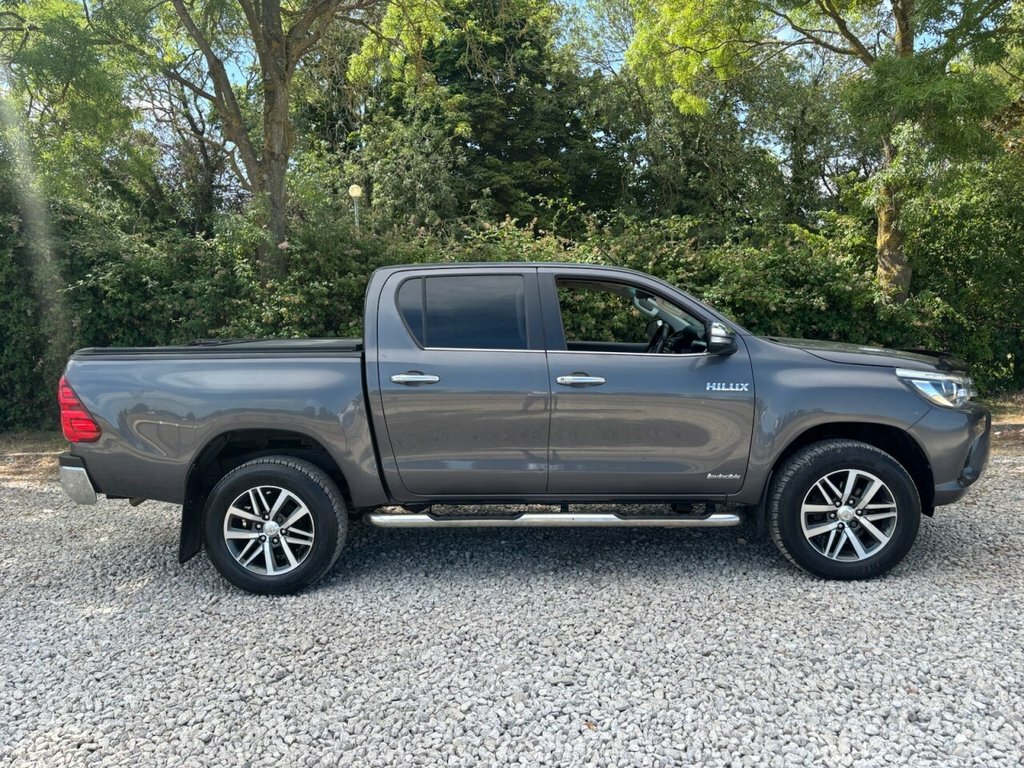 Toyota HILUX 2.4L Invincible Grey #2