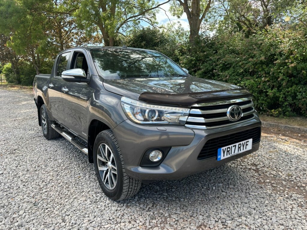Toyota HILUX 2.4L Invincible Grey