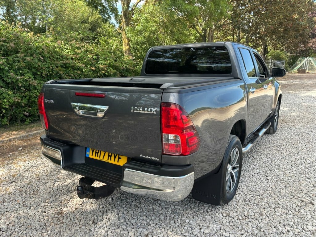 Toyota HILUX 2.4L Invincible Grey #3