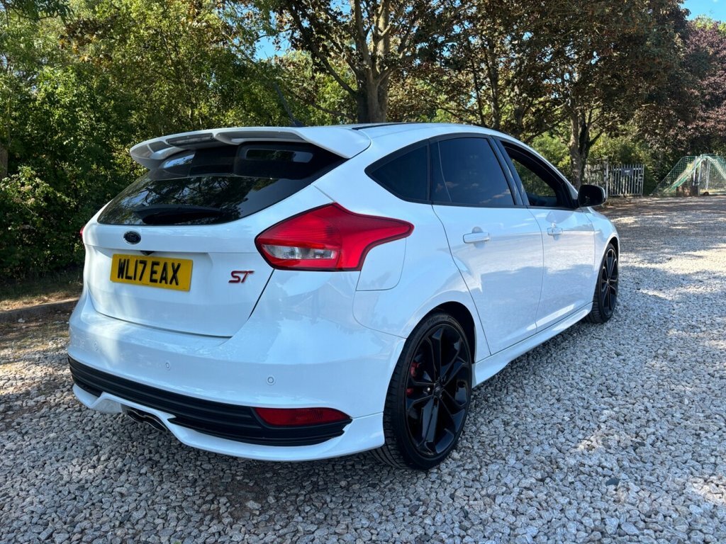 Ford Focus 2L St-3 White #5
