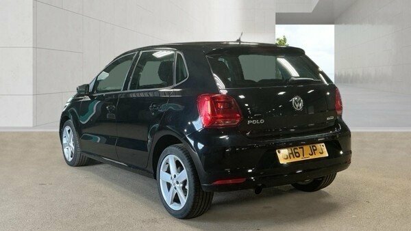 Volkswagen Polo 1L Sel Black #4