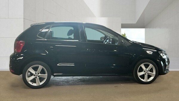 Volkswagen Polo 1L Sel Black #2