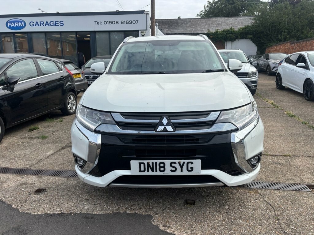 Mitsubishi Outlander 2L 4H White #2