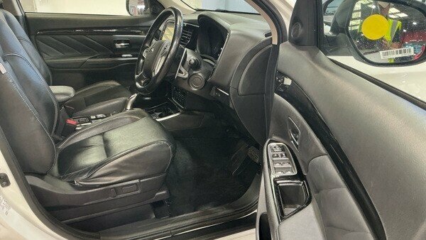 Mitsubishi Outlander 2.4L 2.4H Twinmotor 13.8Kwh Juro Cvt 4Wd Euro 6 S Black #11