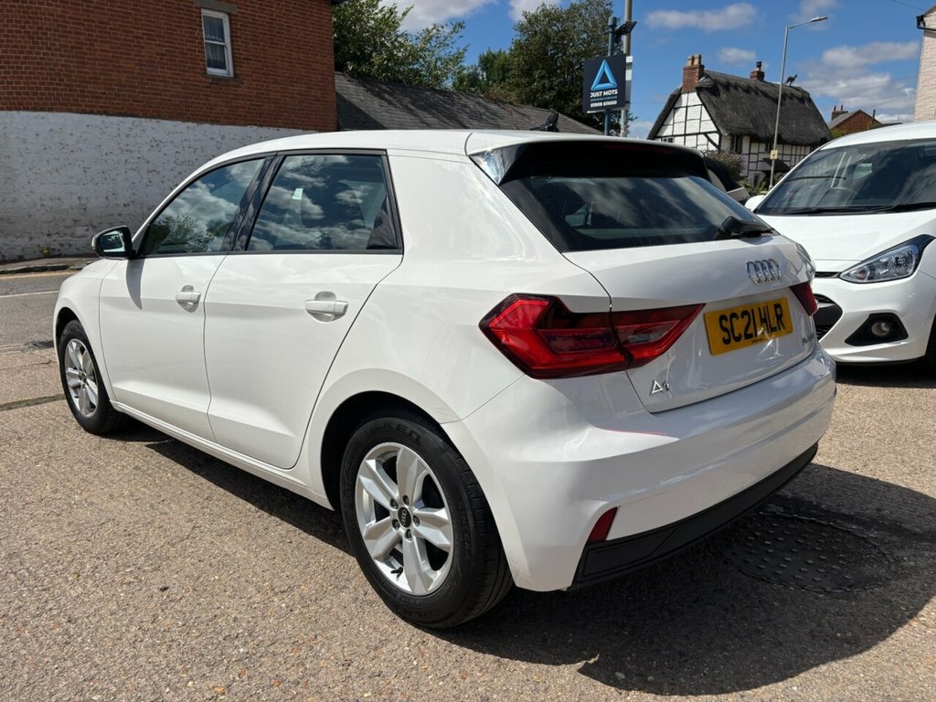 Audi A1 1L Technik White #2