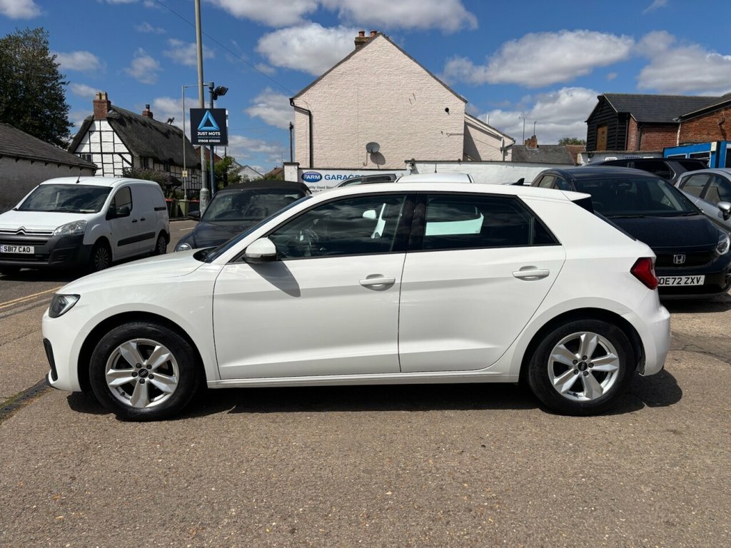Audi A1 1L Technik White #3