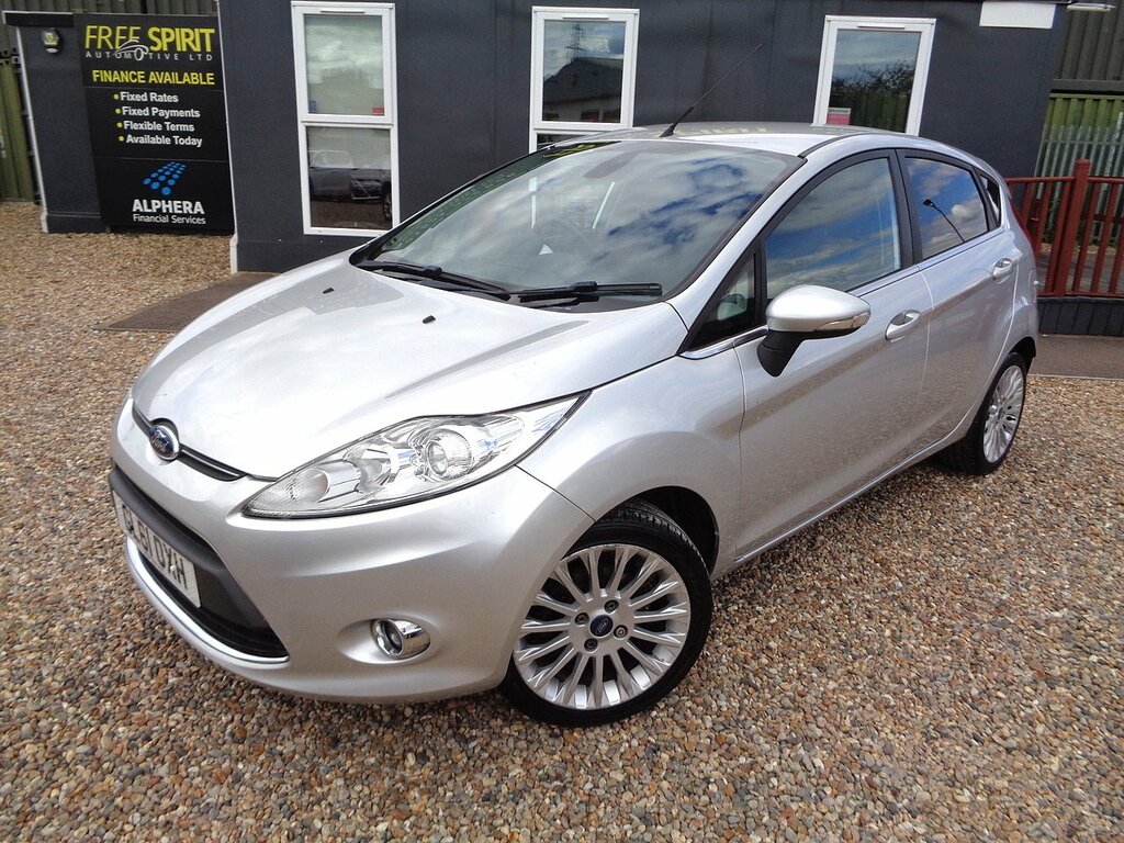 Ford Fiesta Titanium Silver #2