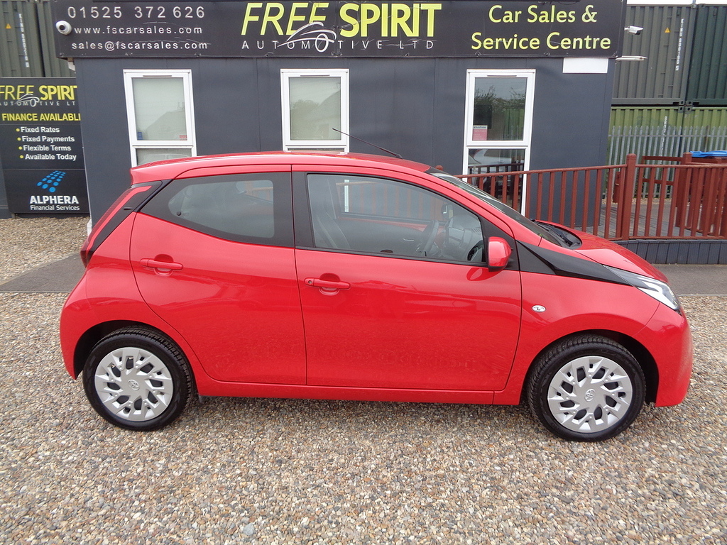 Toyota Aygo Vvt-i X-play Red #5