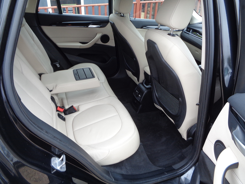 BMW X1 2L Xline Silver #24