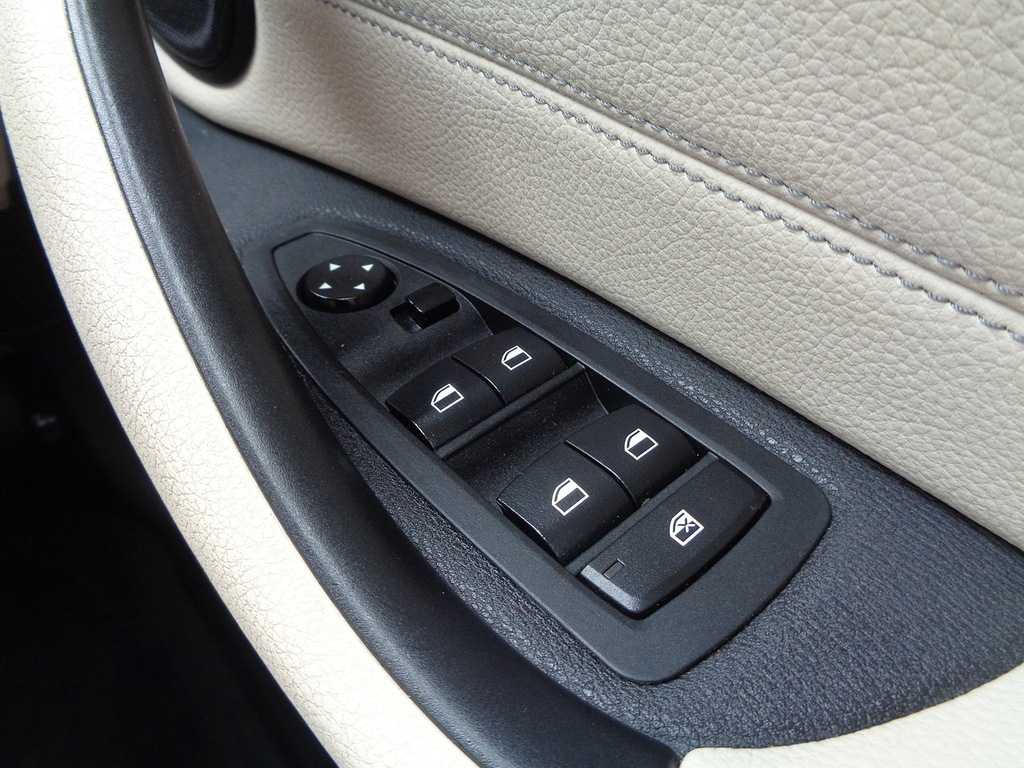 BMW X1 2L Xline Silver #18