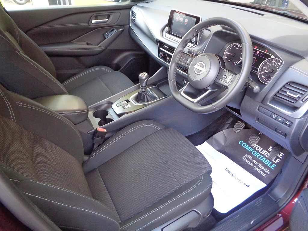 Nissan Qashqai Dig-t Mhev Acenta Premium Red #6