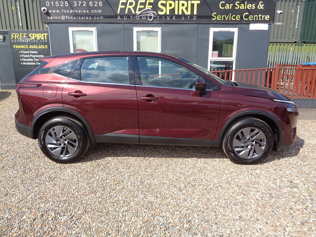 Nissan Qashqai Dig-t Mhev Acenta Premium Red #4