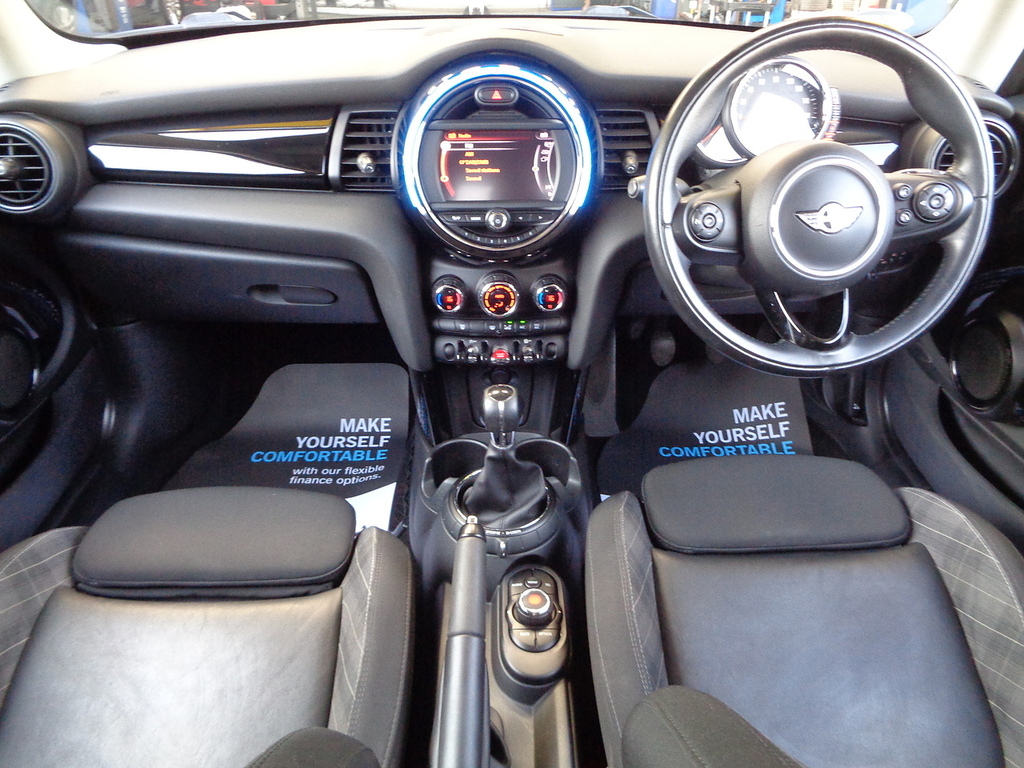 Mini Hatch Cooper Brown #2