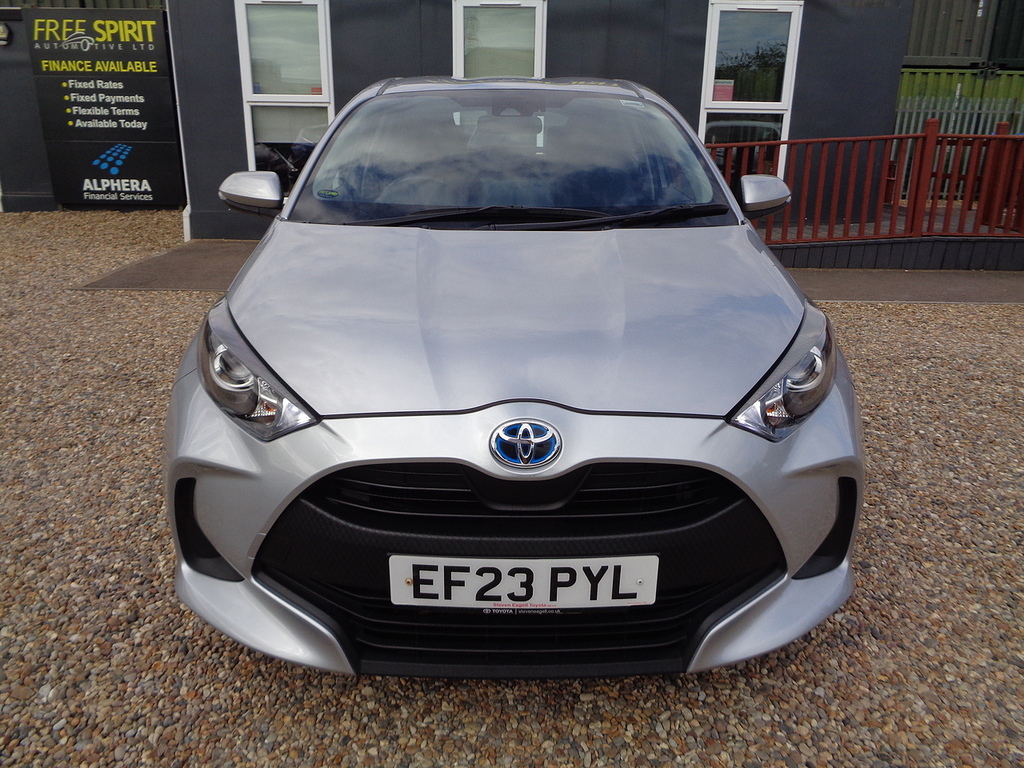 Toyota Yaris Vvt-h Icon Silver #2
