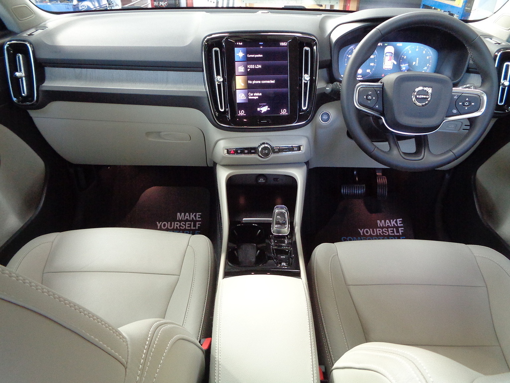 Volvo XC40 T3 Inscription Black #3