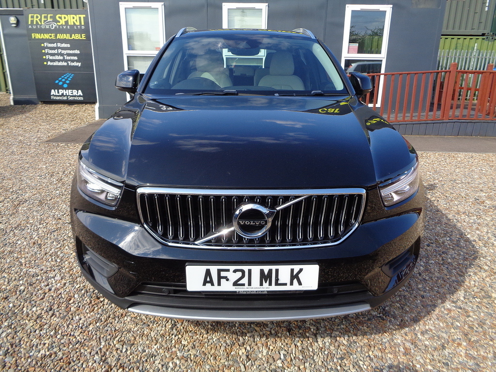 Volvo XC40 T3 Inscription Black #2