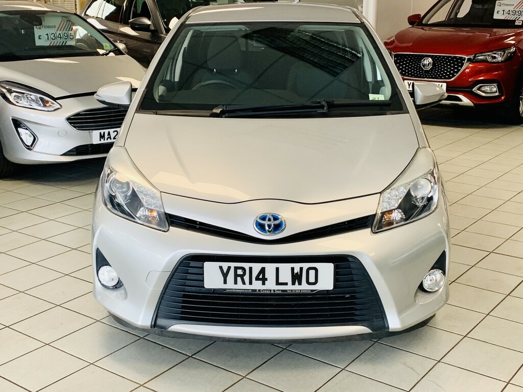 Toyota Yaris Hatchback 1.5 Vvt-h Icon Plus 201414 YR14LWO Silver #4